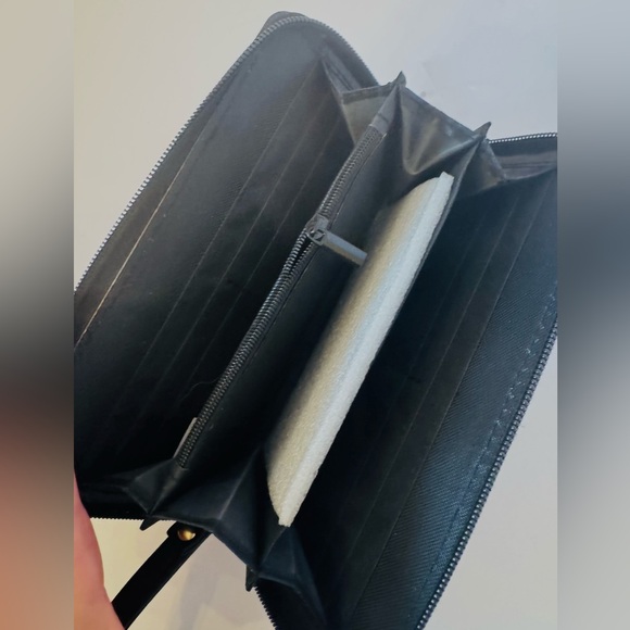 Women’s Cream Color Faux Leather Wristlet Wallet NWT!! - Picture 3 of 5